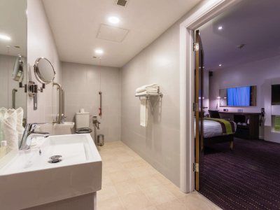 London Junction By Ihg